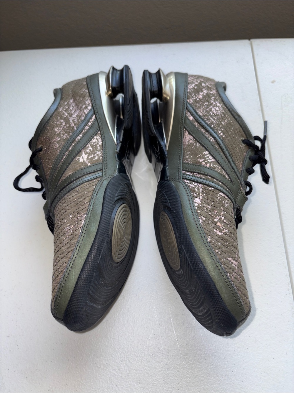 Nike Shox O’Vida Sneakers, size 10 - Picture 2 of 5